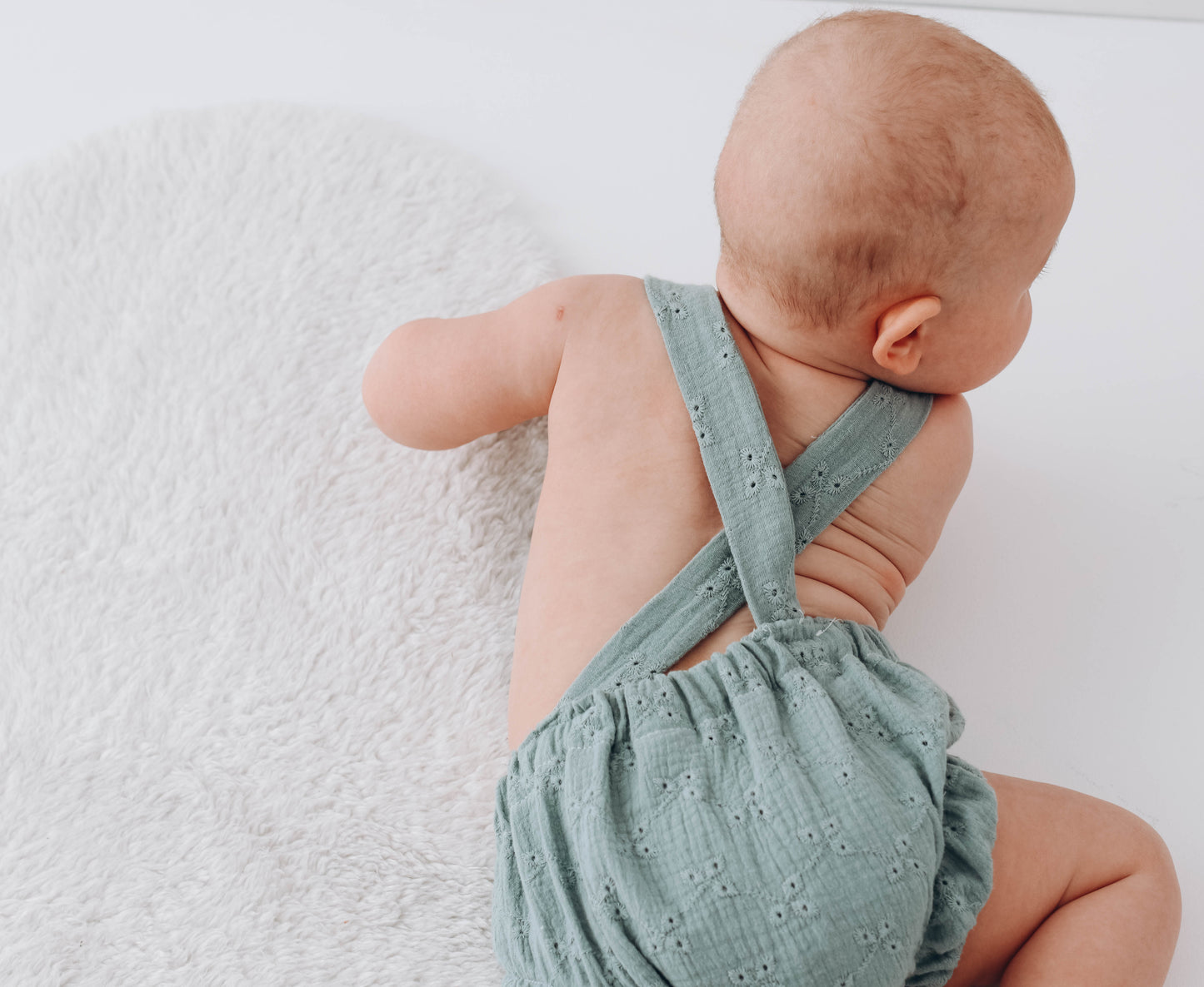 embroidered muslin romper 6-9 mths