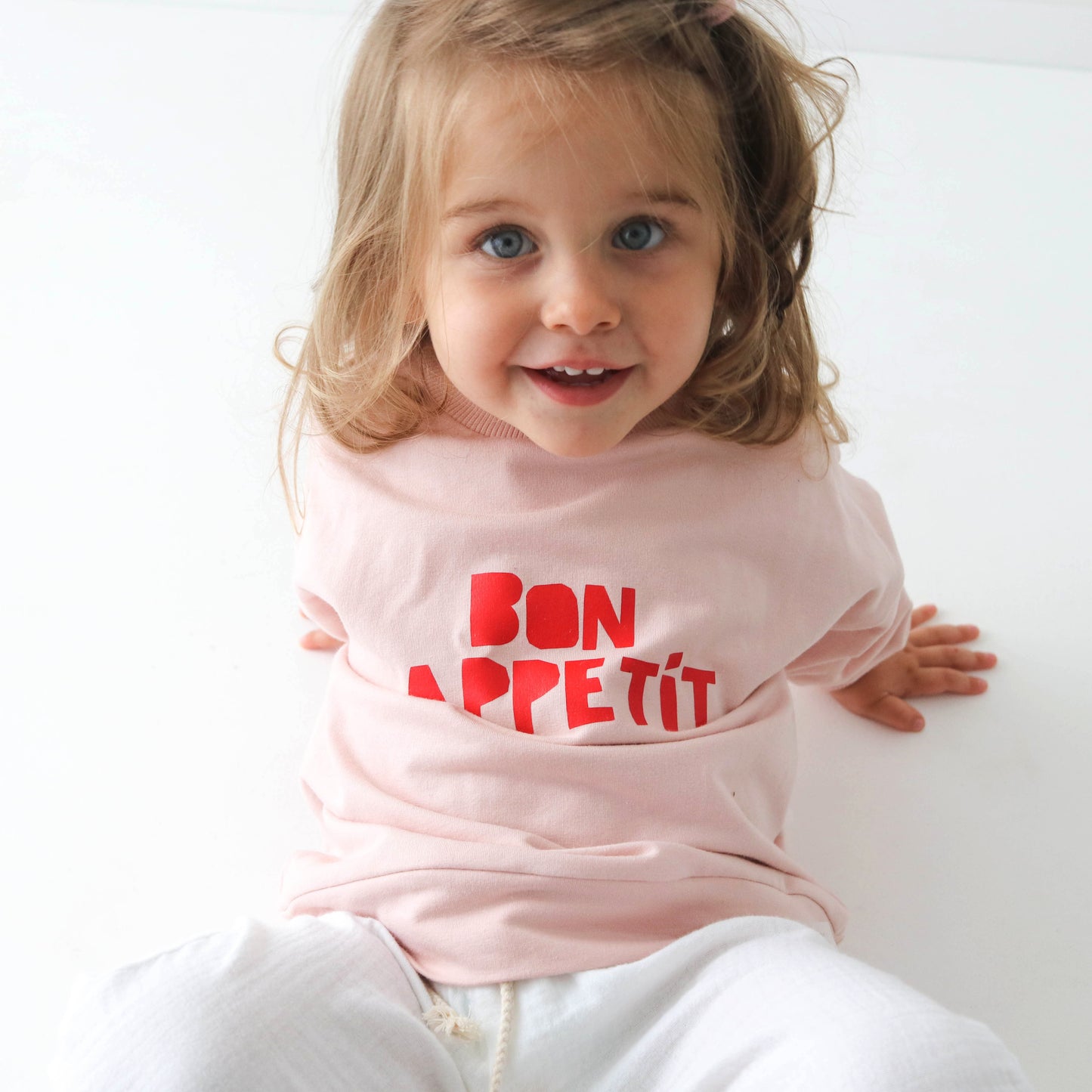 bon appetit! Bubblegum colour sweatshirt with a slogan